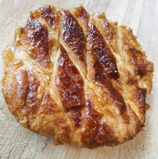 Kouign-Amann Artisanal 630g (6-8part) - Pâtisserie Bretonne | Le Fournil Loyatais
